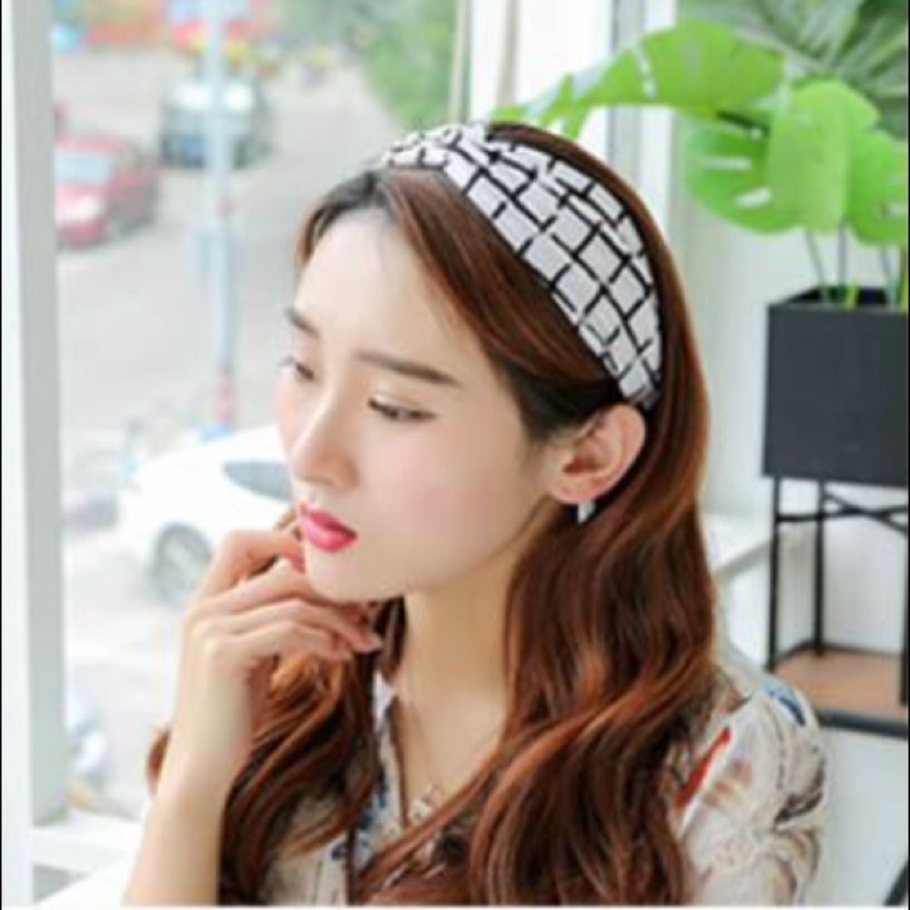 Stretch Stripe Pattern Knot Twist Headband/Wrap
